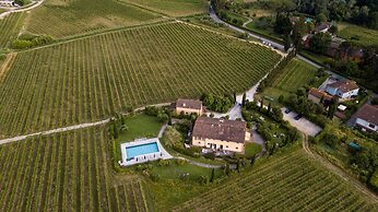 Elisa Farmhouse Apartment in Wine Resort