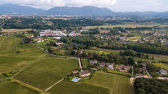 Elisa Farmhouse Apartment in Wine Resort