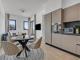 Sanders Crystal 2 - Humble 1-bdr Apt With Shared Rooftop