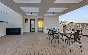 Sanders Crystal 2 - Humble 1-bdr Apt With Shared Rooftop