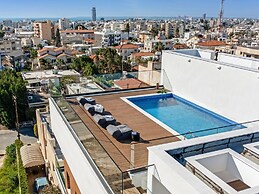 Sanders Crystal 2 - Dreamy 3-bdr. Apt. With Shared Rooftop