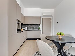 Sanders Crystal 2 - Dreamy 3-bdr. Apt. With Shared Rooftop