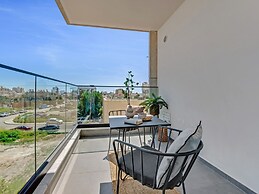 Sanders Crystal 2 - Dreamy 3-bdr. Apt. With Shared Rooftop