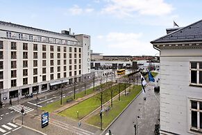 Square - Spacious 6-bdr Apt Near Nyhavn