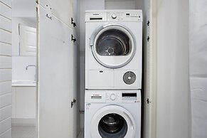 Square - Spacious 6-bdr Apt Near Nyhavn