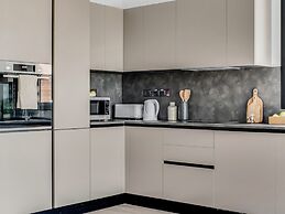 Sanders Crystal 2 - Darling 3-bdr Apt With Shared Rooftop