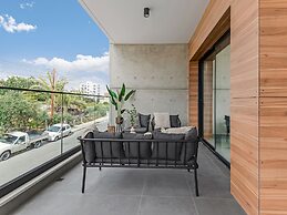 Sanders Crystal 2 - Darling 3-bdr Apt With Shared Rooftop