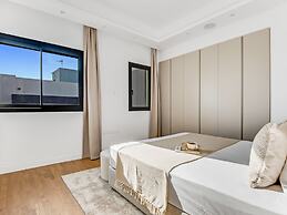 Sanders Crystal 2 - Darling 3-bdr Apt With Shared Rooftop