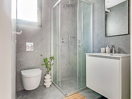 Sanders Crystal 2 - Darling 3-bdr Apt With Shared Rooftop