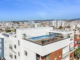 Sanders Crystal 2 - Lovely 2-bdr Apt With Shared Rooftop