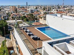 Sanders Crystal 2 - Lovely 2-bdr Apt With Shared Rooftop