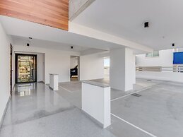 Sanders Crystal 2 - Lovely 2-bdr Apt With Shared Rooftop