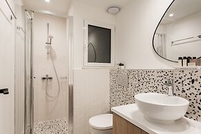Dazzling 1BR Apartment in Koukaki