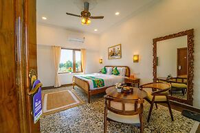 Hotel Hinduja Luxury Camp & Resort