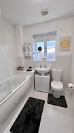 Modern 3 BR House for Contractors