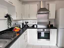 Modern 3 BR House for Contractors