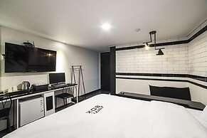 Gunsan Hotel Box