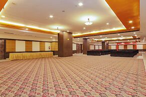 Hyphen Grand Hotel