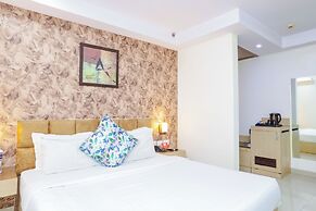 Hyphen Grand Hotel