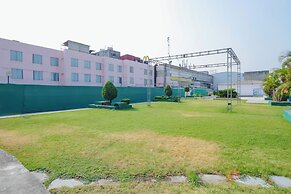 Hyphen Grand Hotel