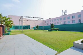 Hyphen Grand Hotel