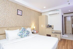 Hyphen Grand Hotel
