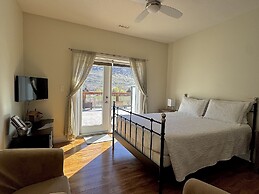 Tree To Me Inn