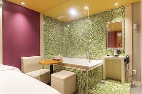 HOTEL LARIA