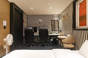HOTEL LARIA