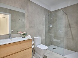 Paseo Suites Hotel