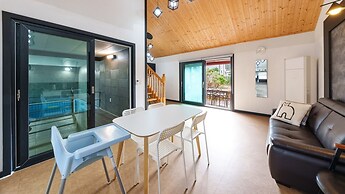 Gyeongju Hiltopia Kids Pool Villa