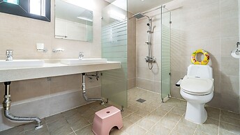 Gyeongju Hiltopia Kids Pool Villa