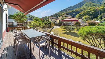Gyeongju Hiltopia Kids Pool Villa