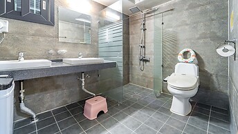 Gyeongju Hiltopia Kids Pool Villa