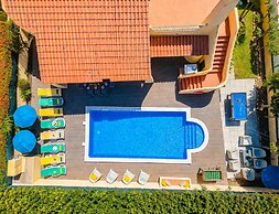 Villa Royal Sandals