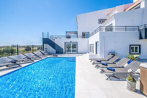 Villa Avalon