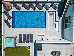 Villa Avalon