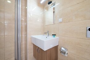 Lavin Hotel & Suites