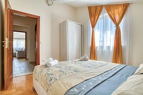Apartments Elena