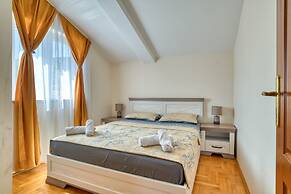 Apartments Elena