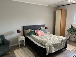 Alingsgård B&B - Spabad, bastu, gym, behandlingar & padelbana