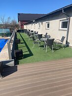 Alingsgård B&B - Spabad, bastu, gym, behandlingar & padelbana