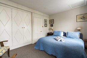 Charming 2BD Garden House - Hammersmith