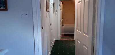 1 Bed Flat - Sleeps 4 - Garden - Parking - Wifi