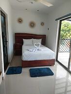 Hotel Naomi