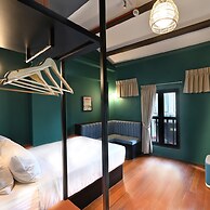 Dream Chaser Boutique Capsule Hotel