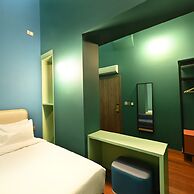 Dream Chaser Boutique Capsule Hotel