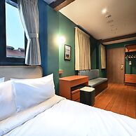Dream Chaser Boutique Capsule Hotel