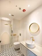 Dream Chaser Boutique Capsule Hotel