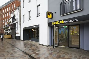 Bank Sq by the Warren Collection